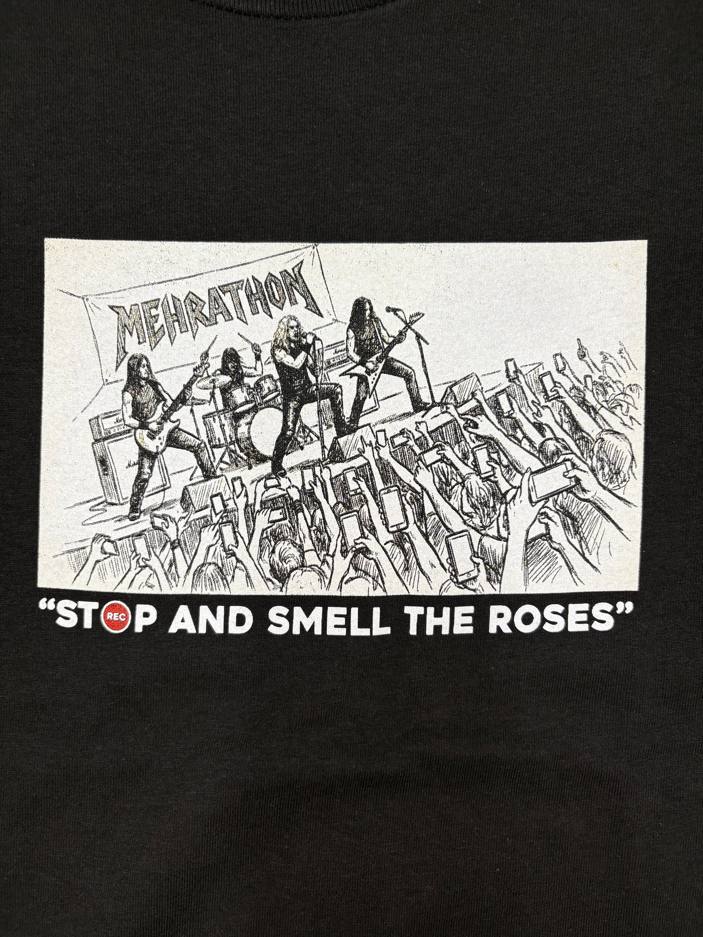 SMELL THE ROSES TEE BLACK